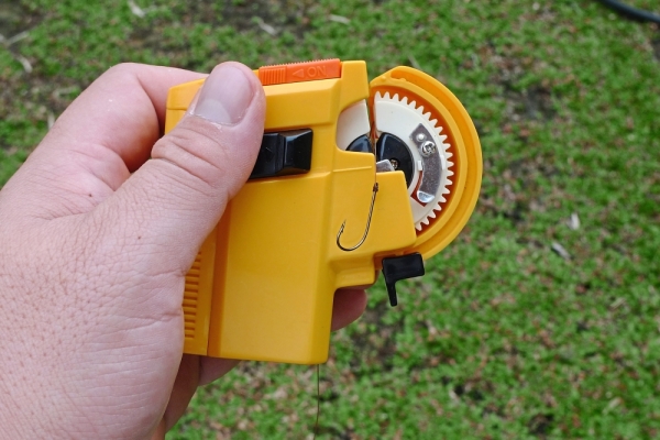 A special motorised gadget is used to tie a 2lb line to the tiny hook used for prawning. This device can be found in local tackle shops.