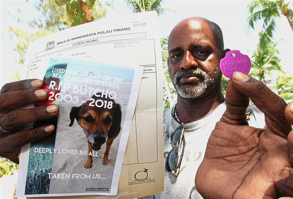 Pic for Logeis: K. chendeladevan, the dog owner........A press conference by animal lover about mishandling by Penang Island City Council (MBPP) officers that caused a death of a dog in Batu Ferringhi. Starpic by:CHIN CHENG YEANG/The Star/02 March 2018