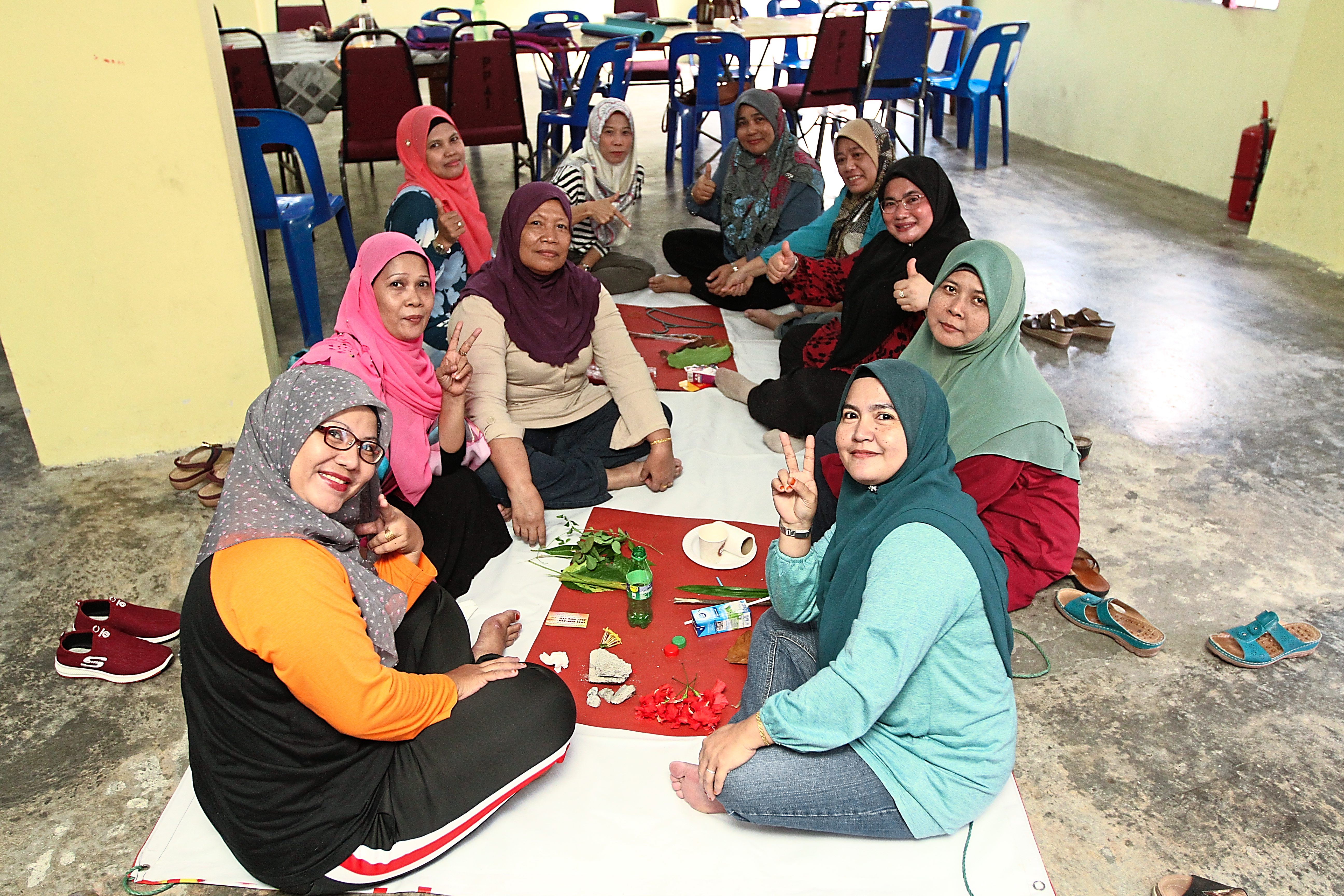 Housewives are coached on activities they can teach children at the toy library such as making toys using recycled materials, making play dough and mathematical games.