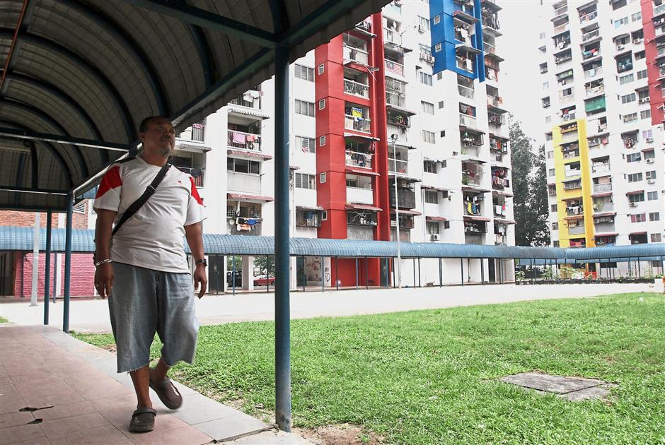 Covered walkways along the perimeters of the park in PPR Sri Sabah protects residents from falling objects.