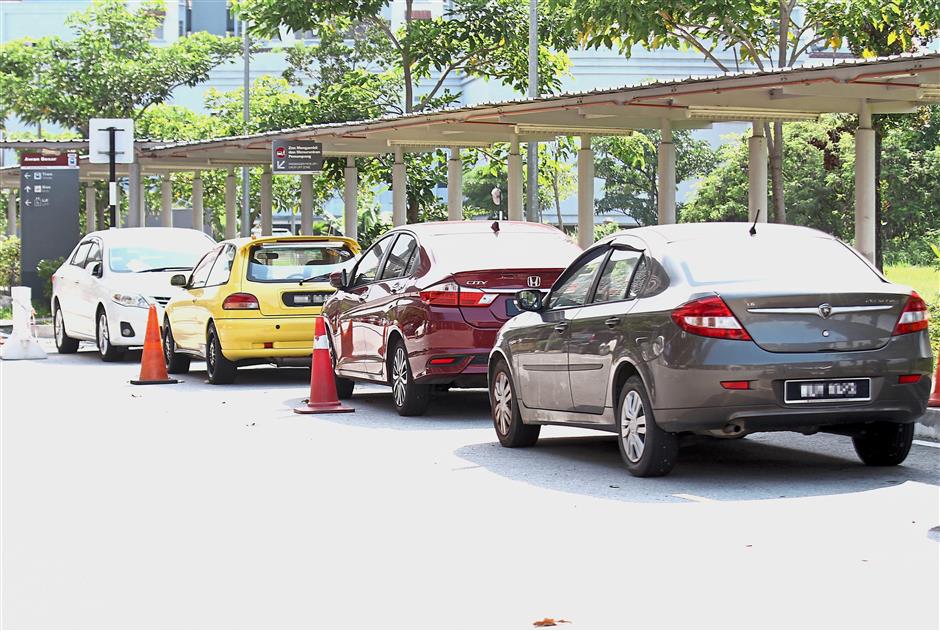 Narrowed Road At Awan Besar Lrt Station Endangers Motorists And Bus Passengers The Star