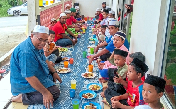 400 Orang Asli Feted To Breaking Of Fast The Star