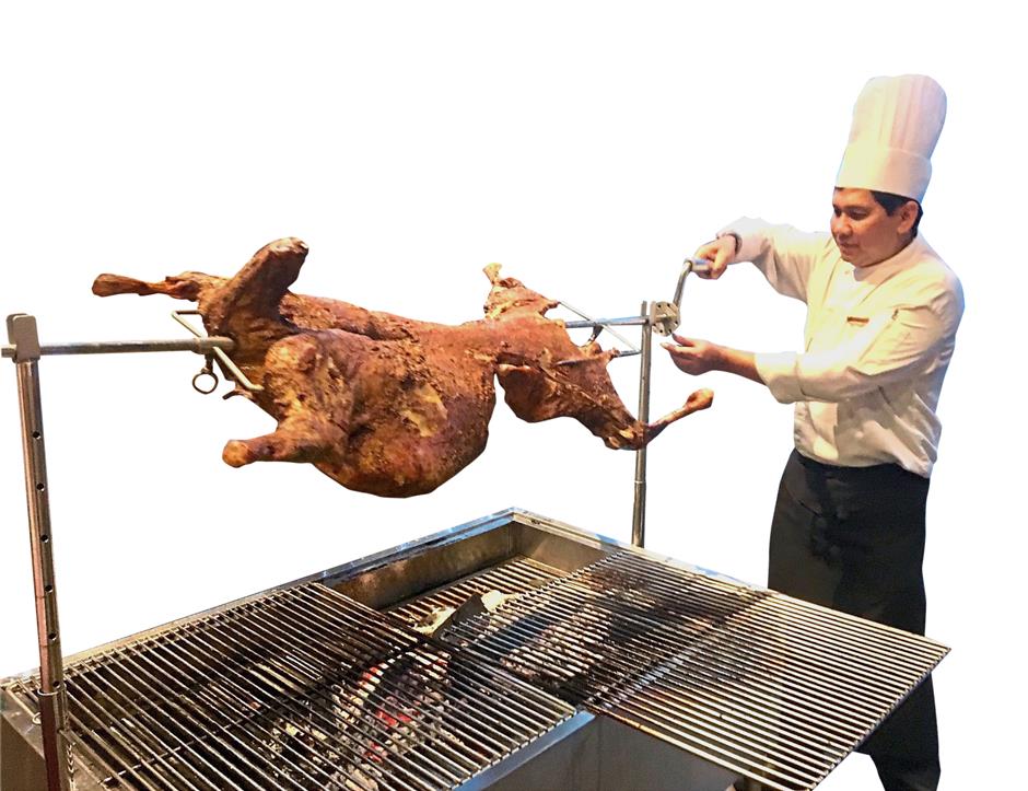 (Left and right) Weil Hotel’s Ramadan buffet at the Tiffin Restaurant will feature stations offering fresh shawarma and roast lamb.