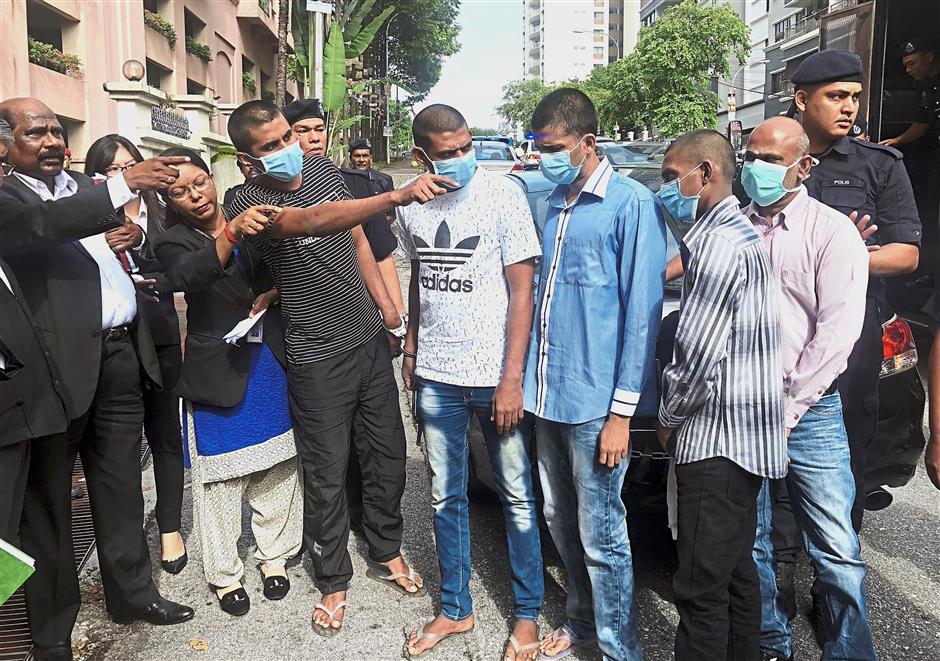 KUALA LUMPUR, 17 April -- Hakim Mahkamah Tinggi Kuala Lumpur Datuk Azman Abdullah yang mengendalikan kes bunuh Timbalan Pendakwa Raya Datuk Anthony Kevin Morais meninjau tiga lokasi di sekitar Jalan Dutamas termasuk tempat Kevin Morais diculik ketika dalam perjalanan ke tempat kerja pada 4 September 2015 hari ini .--fotoBERNAMA (2018) HAK CIPTA TERPELIHARA