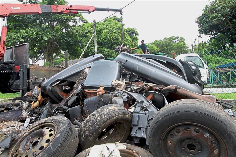 The recyclable parts which have been dismantled from the abandoned vehicles.