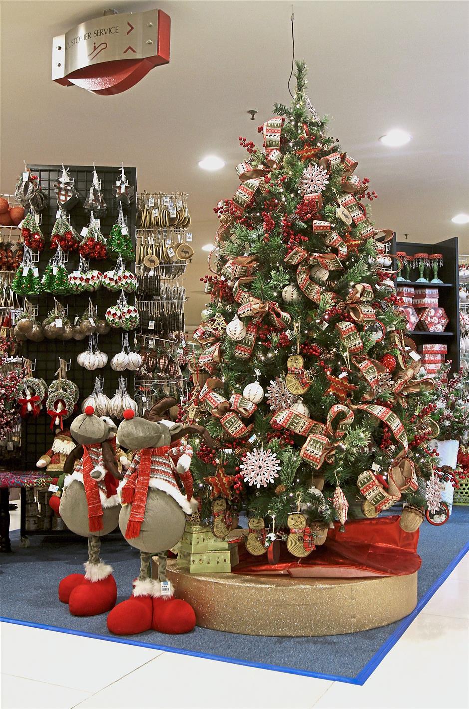 The Whimsical Yuletide will light up every child‘s face with its fun ornaments and decorations.