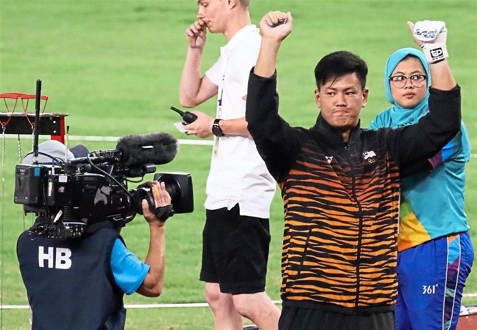 Malaysias Jackie Wong Siew Cheer react for mens hammer throw category in the Gelora Bung Karno Main Stadium, Jakarta, Indonesia on August 28, 2018. FAIHAN GHANI/The Star.