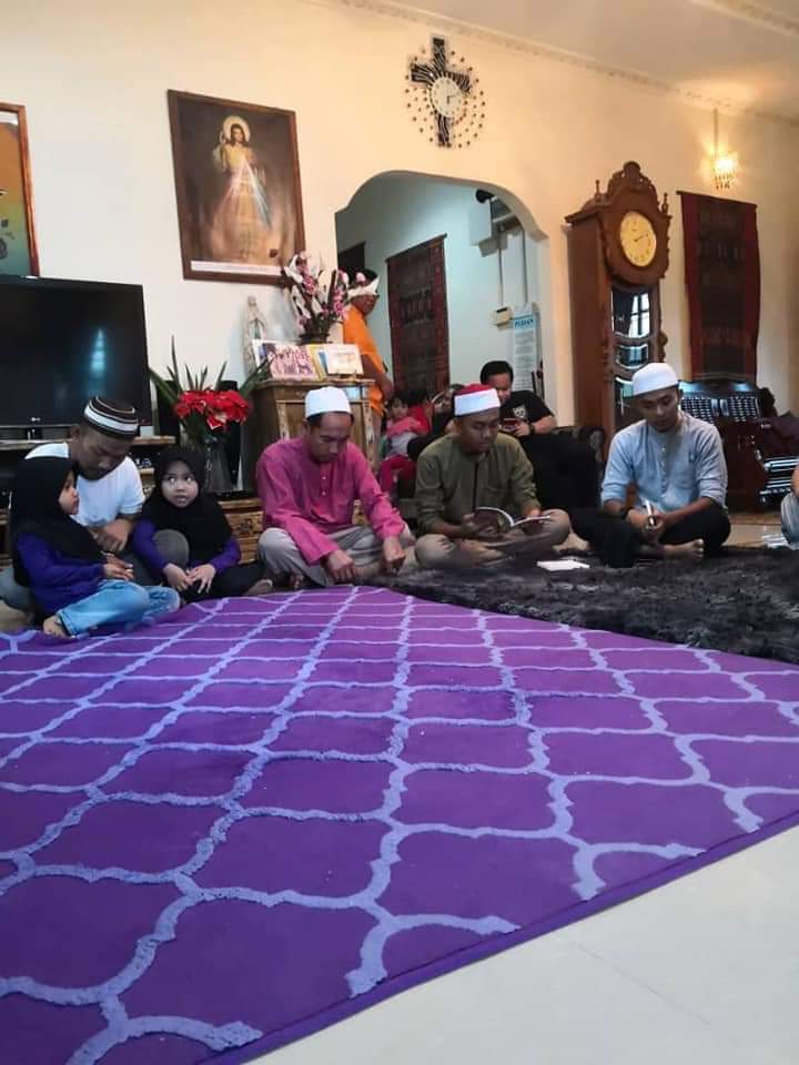 Photo Of Tahlil Prayers In Christian Home Shows Sabah Inter - 
