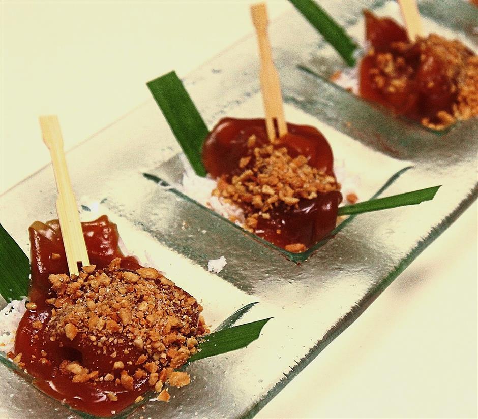 Nian gao topped with peanuts and served with shredded coconut.