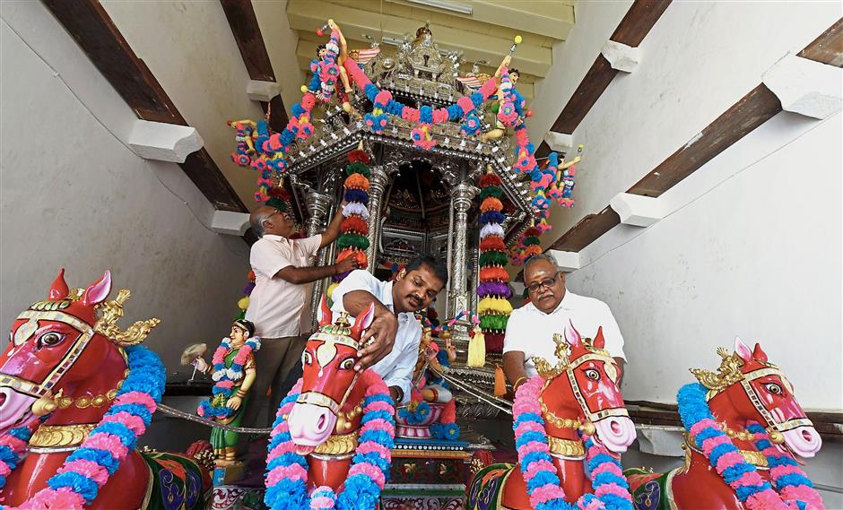Golden And Silver Chariots To Leave An Hour Apart On Jan 20 The Star