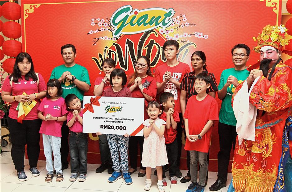 Hypermarket Celebrates Cny With Underprivileged Kids The Star