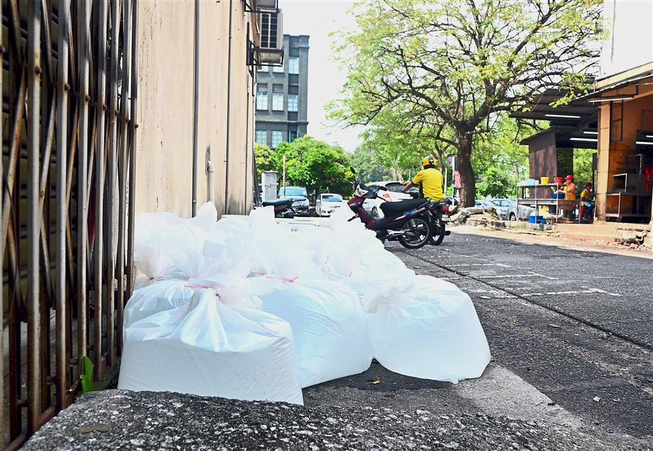 Some restaurant owners have used plastic bags to store water.