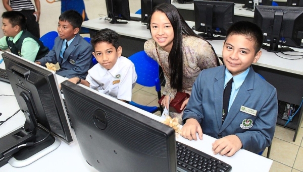 New Computers For Sri Petaling School In Agency S Csr Initiative The Star