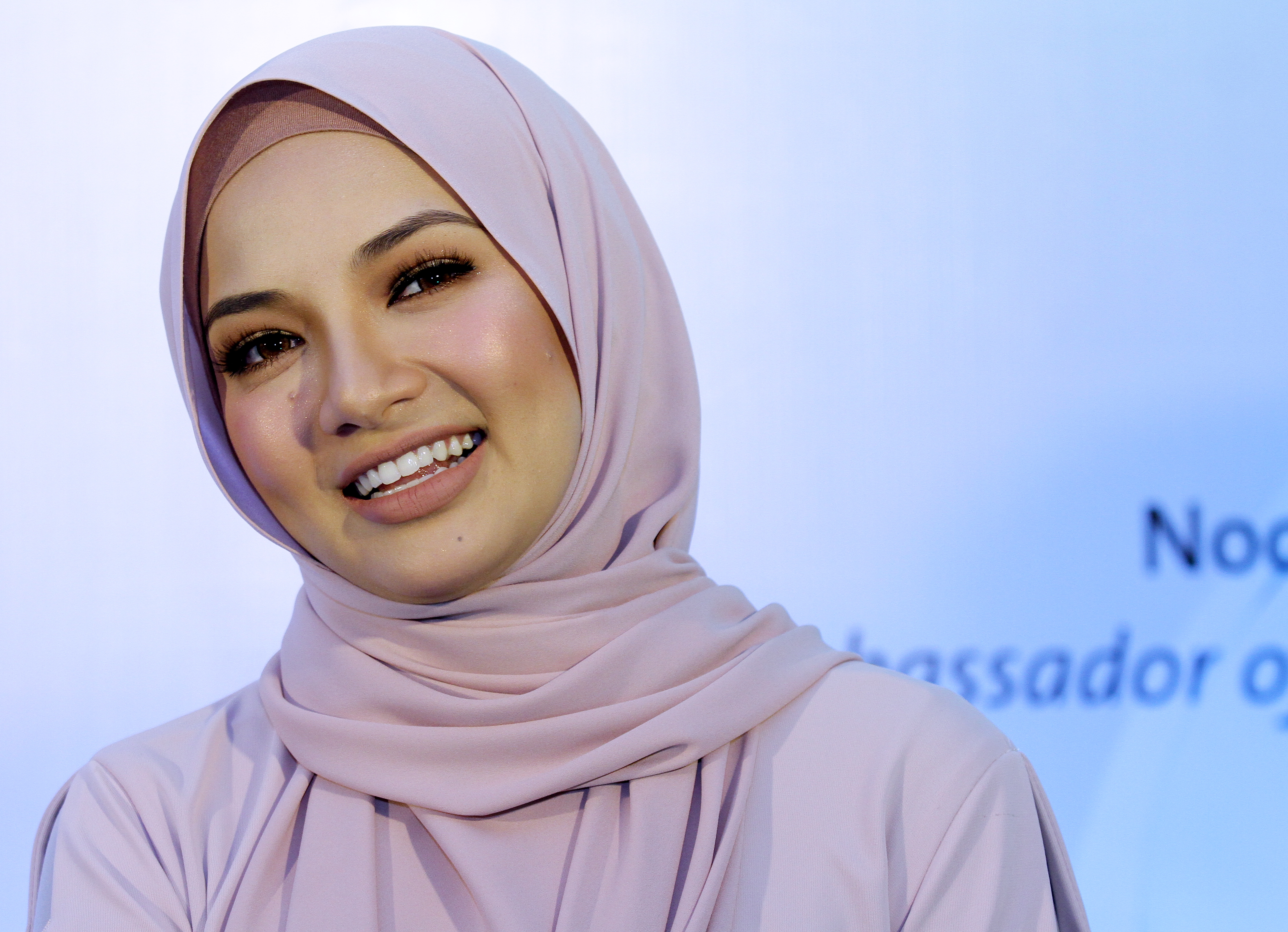 Neelofa