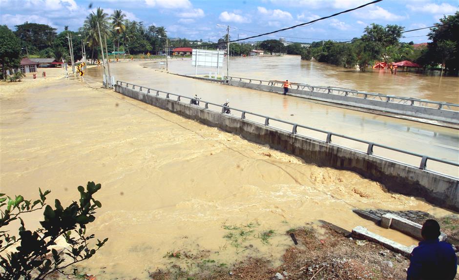 Alor Gajah Hit By Flash Floods The Star Online