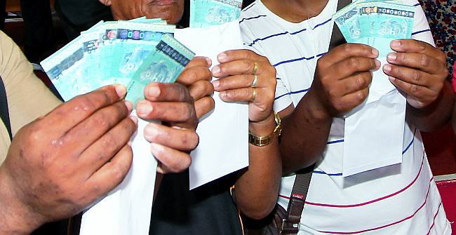 Govt Reinstates Aid For Singles Three Million Malaysians To Get Rm100 Each The Star