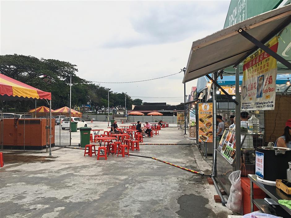 Traders who operate in the bazaar say the area has lots of potential and offers many amenities for traders and customers not normal night markets.