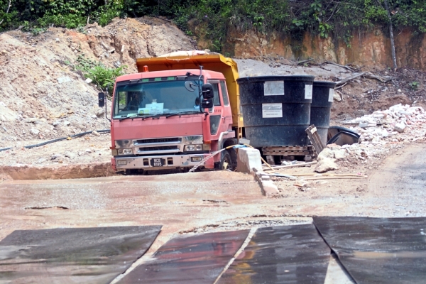 Sand washing in Kampung Sungai Pusu, Gombak, is contributing to the bad water quality of the river.