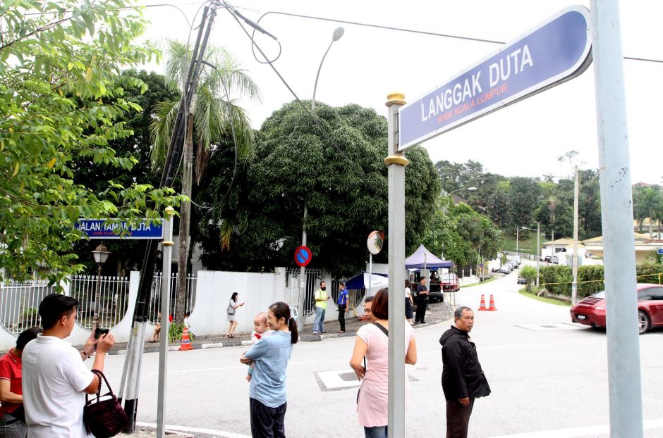 jalan langgak duta, taman duta