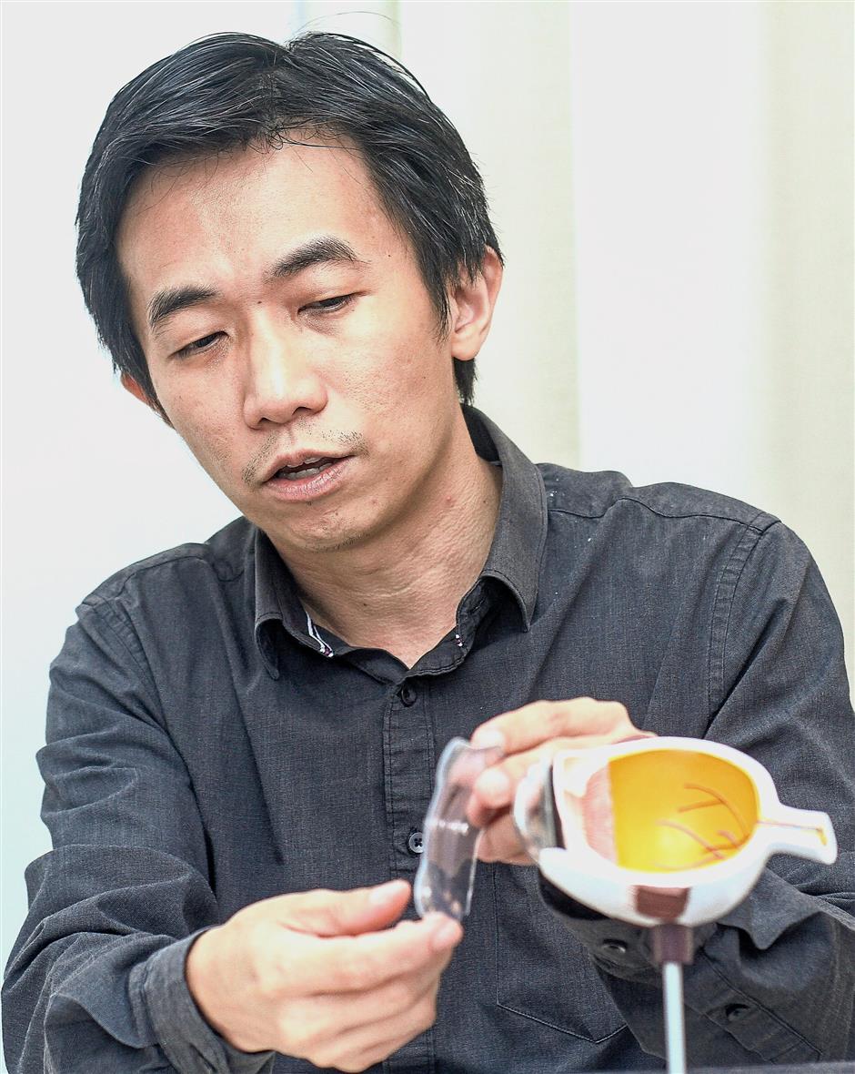 Dr Lim will address corrective procedures for refractive errors for those in their 20s.
