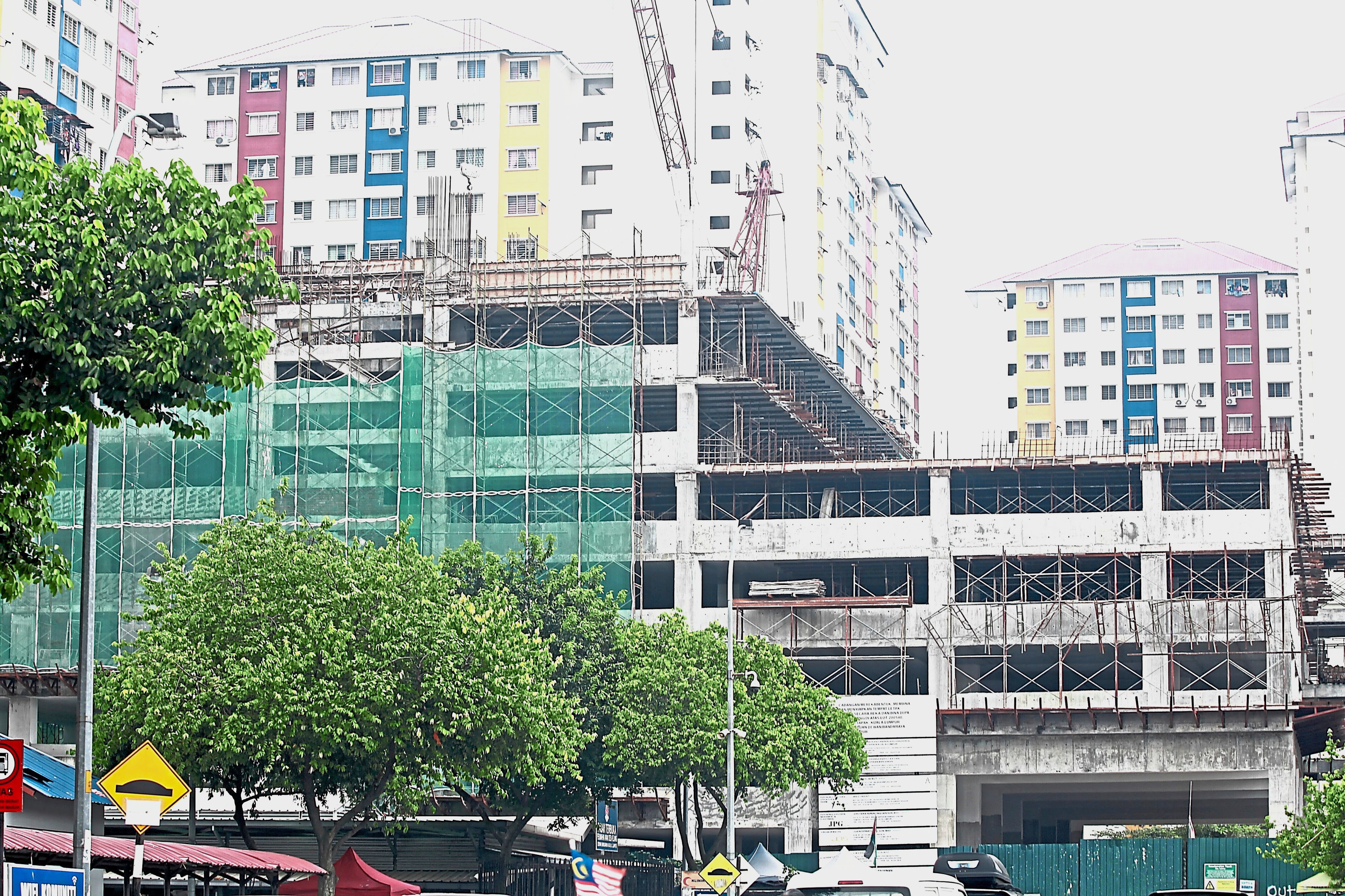 Multi-storey carpark long ready but flat dwellers still ...