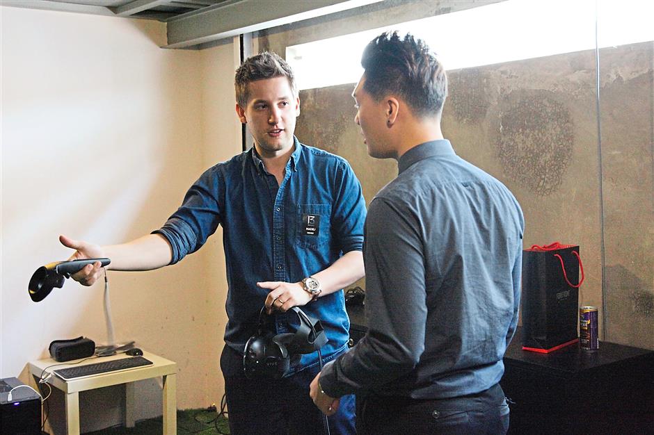 A Forefronteer from The Emerging Technology Department giving a client a virtual reality (VR) demonstration.