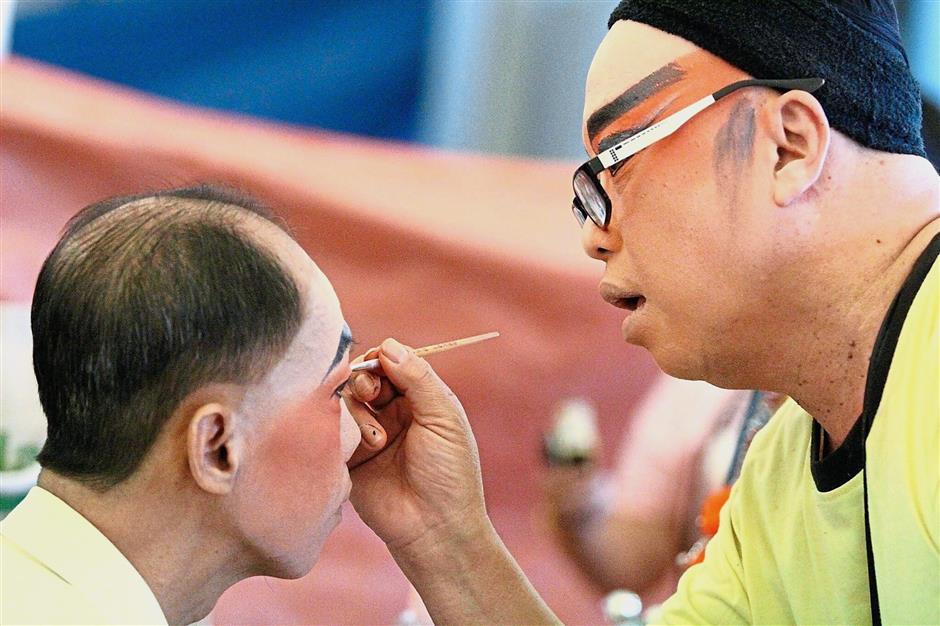Lim putting on make up on other members before they put on their cosplay costumes. // pix provided // 08 Feb 2018