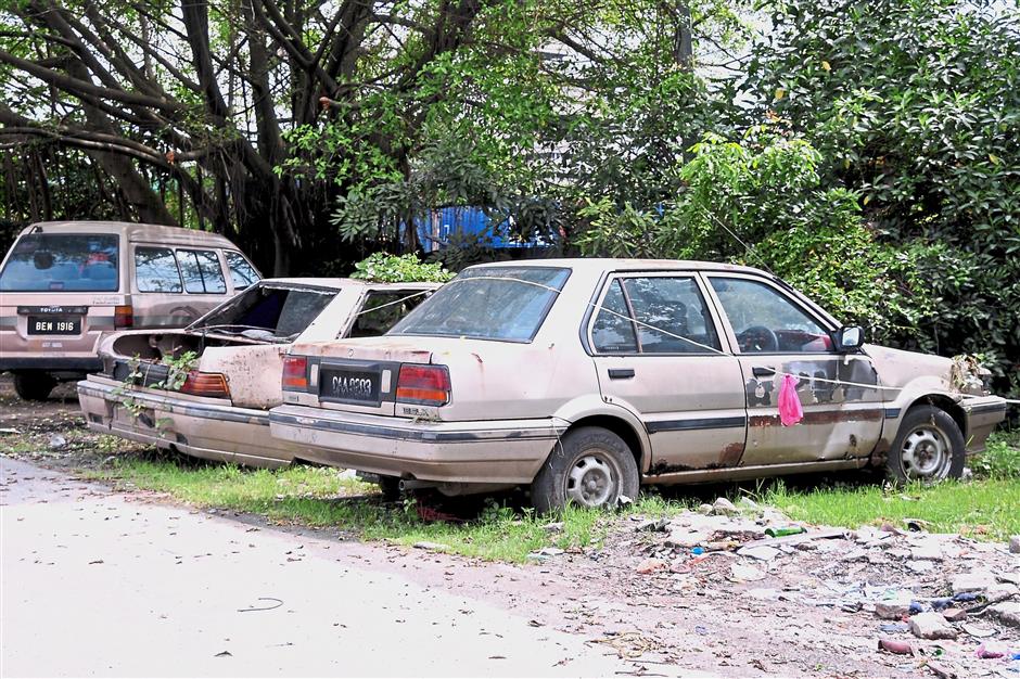 Abandoned vehicles are an eyesore in Klang. — filepic