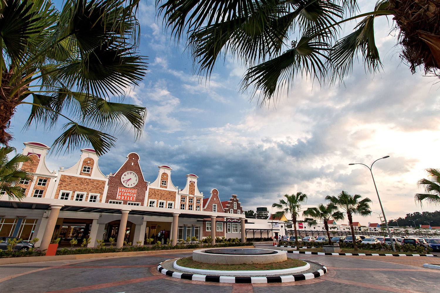 Berjalan di Freeport A'Famosa Outlet