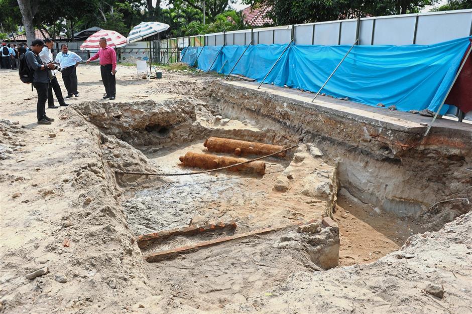 Officials showing pressmen the two cannons that were found during excavation works.