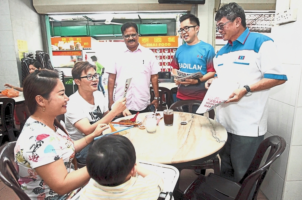 Leong (right) and Chua (second from right) in a walkbout in Rawang during the GE14 campaigning period. — filepix