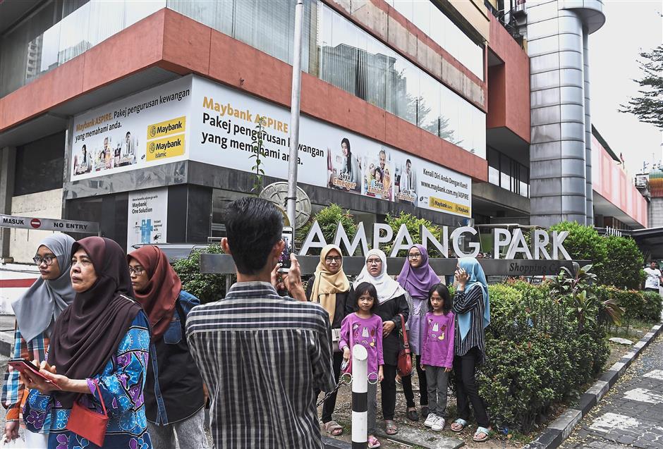 Ampang Park Traders And Patrons Alike Find It Tough To Move On The Star