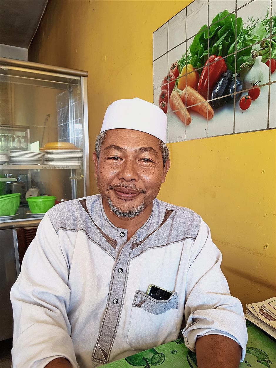 Zubir: PAS to make it a three-cornered fight in Langkawi seats.