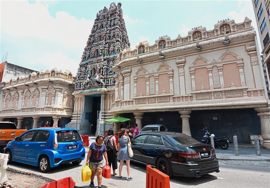 the Sri Mahamariamman Temple Devasthanam committee oversees the administration of three famous temples in Kuala Lumpur with a large number of devotees including the Sri Mahamariamman Temple in Jalan Bandar.
