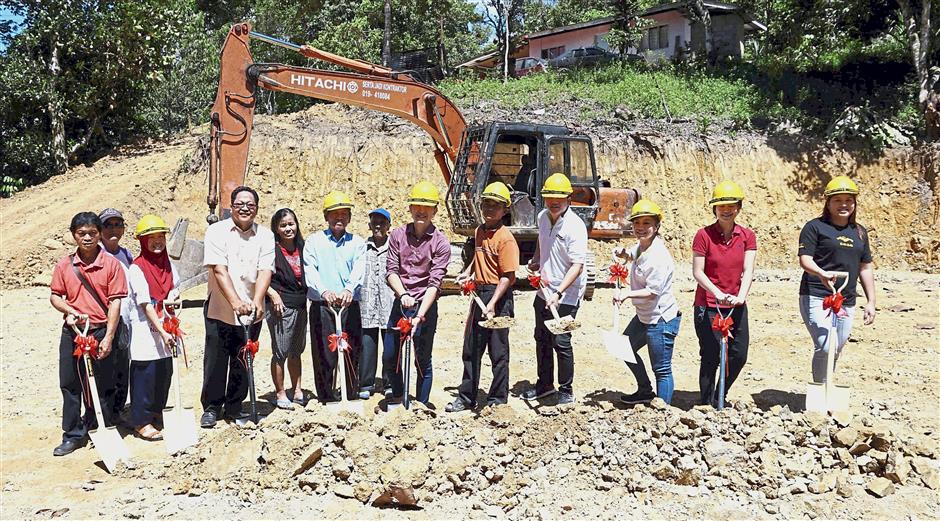 Members of Hopes Malaysia, Gammerlite Sdn Bhd and villagers of Kampung Tudan at the groundbreaking for the mushroom cultivation facility.