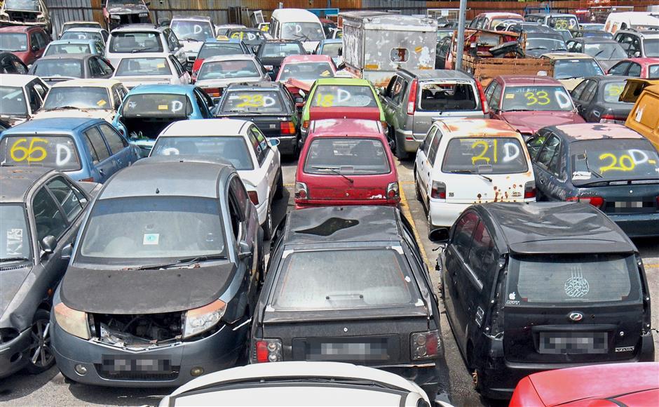 The MPAJ vehicle depot in Pandan Indah has reached maximum capacity, partly due to a long disposal process. Things might be look up though as the Ministry of Transport recently announced that it intended to speed up the process for local authorities to dispose of abandoned vehicles to under one month.