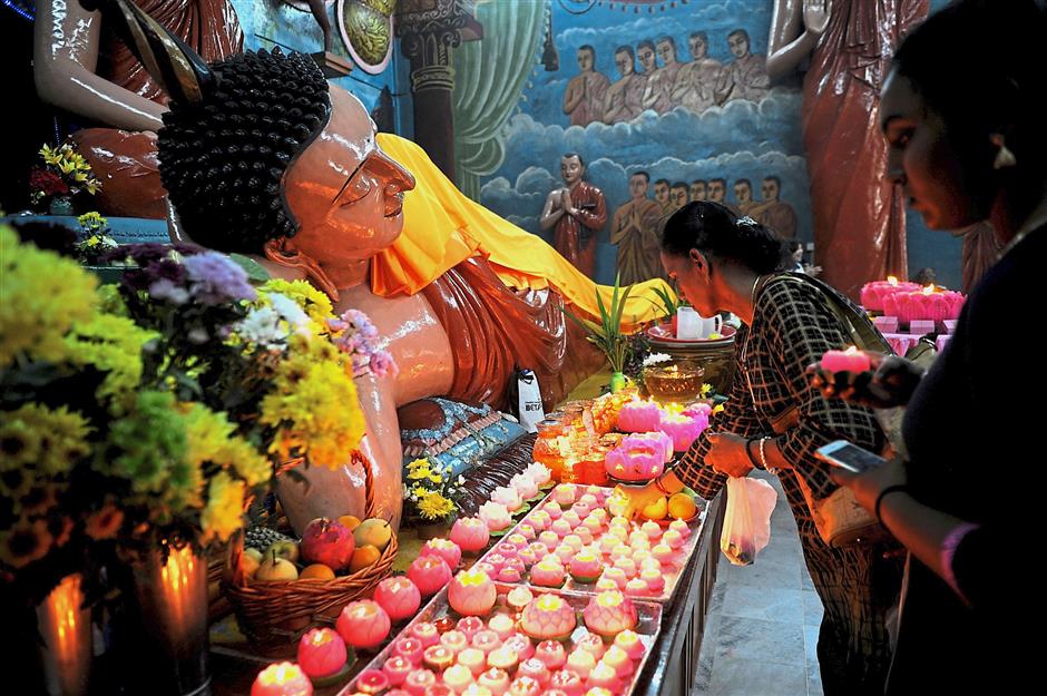 Devotees offering their prayers at the temples main shrine during the Wesak Day celebrations at Mahindarama Buddhist Temple in Jalan Kampar, Penang. Star pic by ASRI ABDUL GHANI / The Star / May 29, 2018.