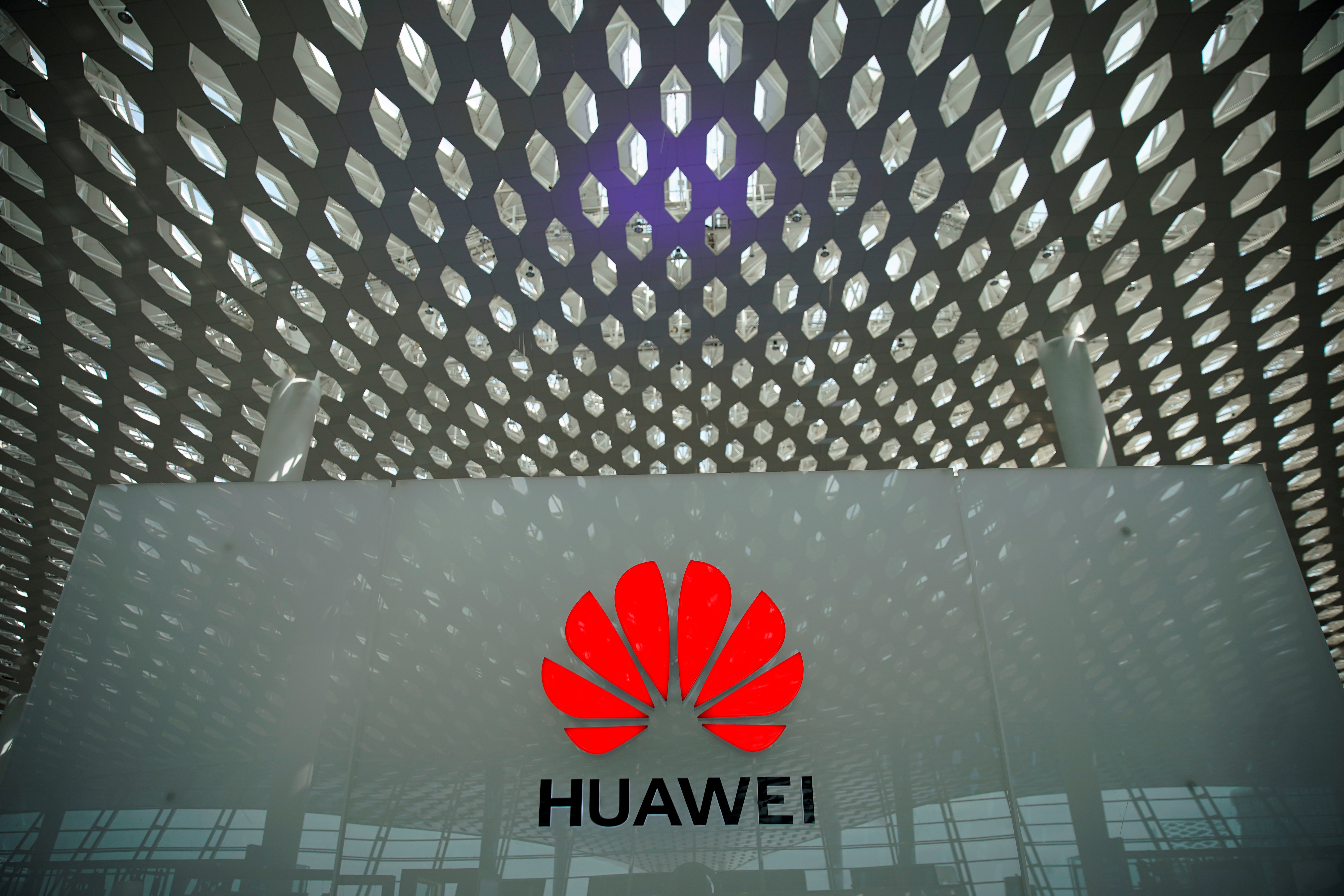 White House Official New Sales To Chinas Huawei To Cover - 