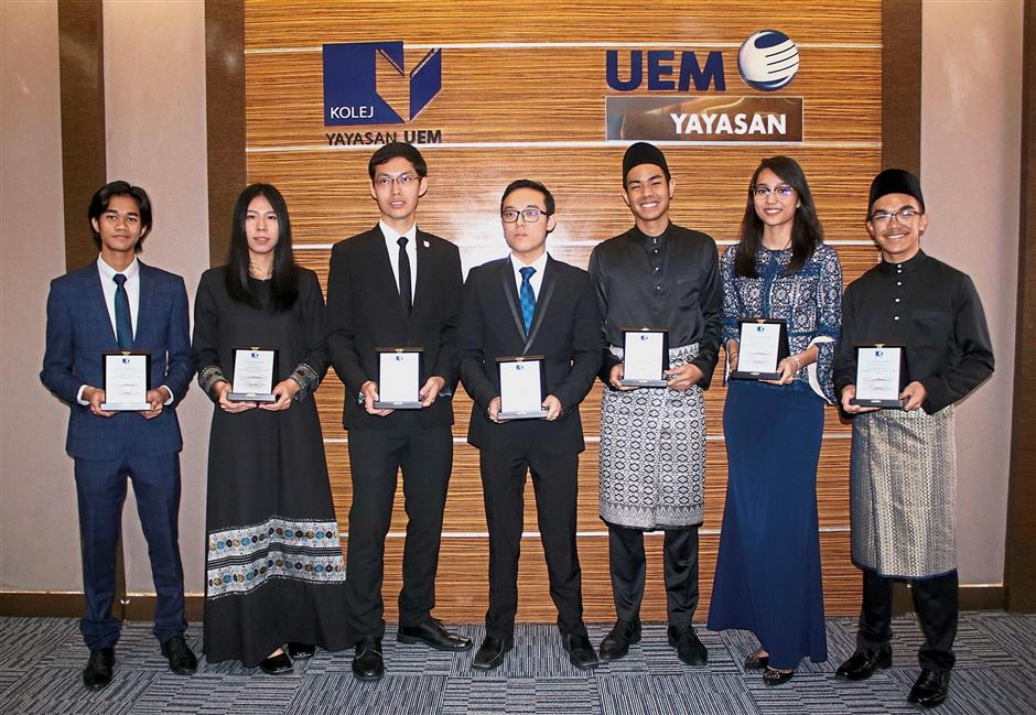 Uem yayasan THE CURRICULUM