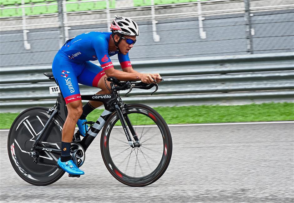 TSC’s Zawawi attacking the straight on the Sepang Circuit during the time trial.