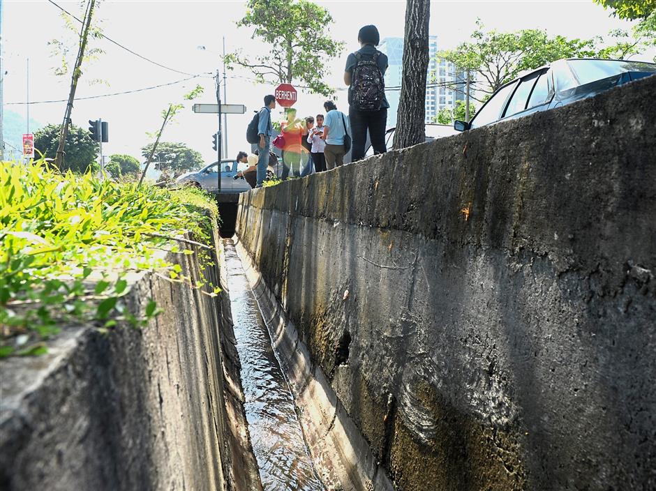 The narrow drainage system which Chua claims results in flooding in the area.