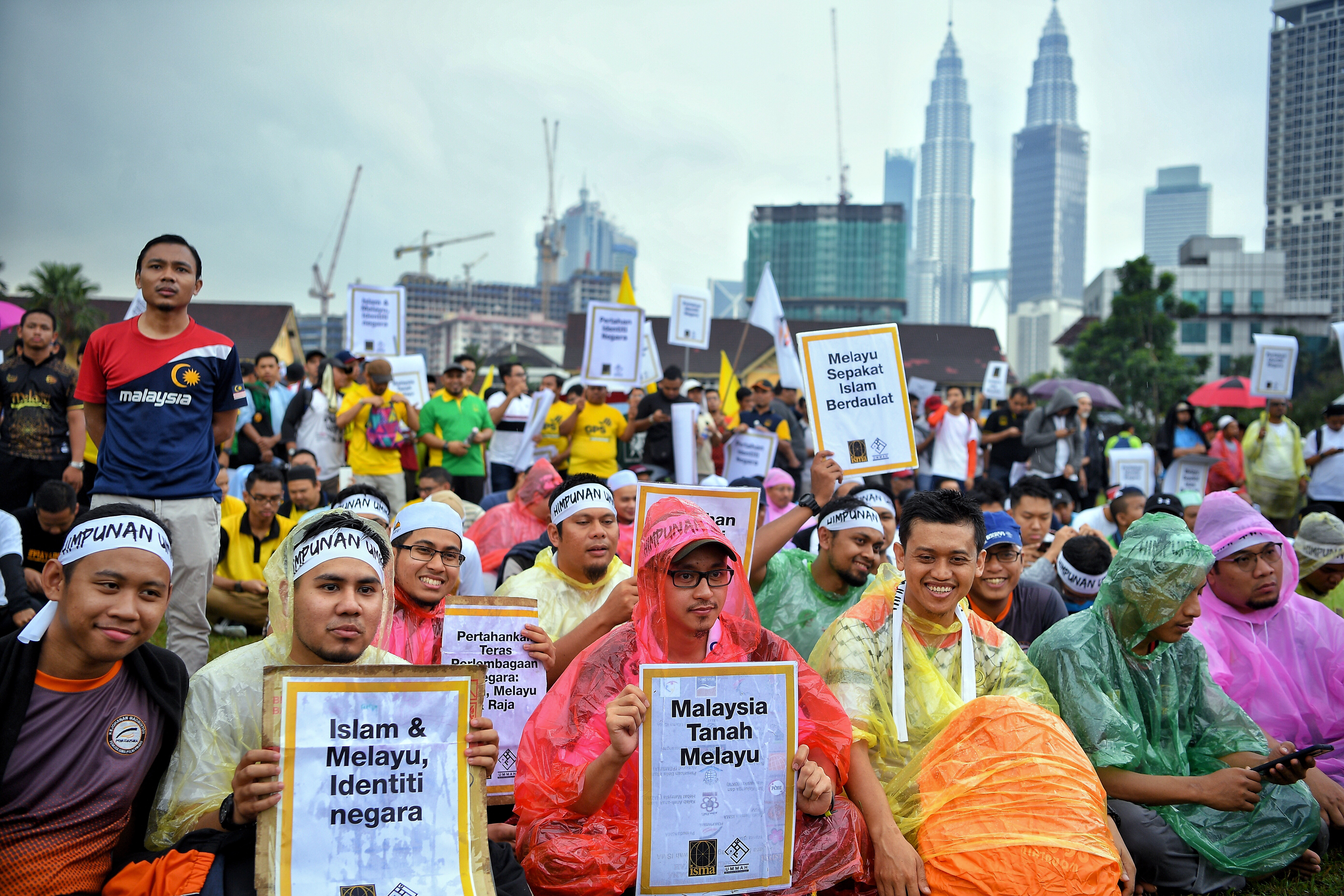 Thousands Including Rais Yatim Attend Kl Rally To Defend Malay Rights The Star