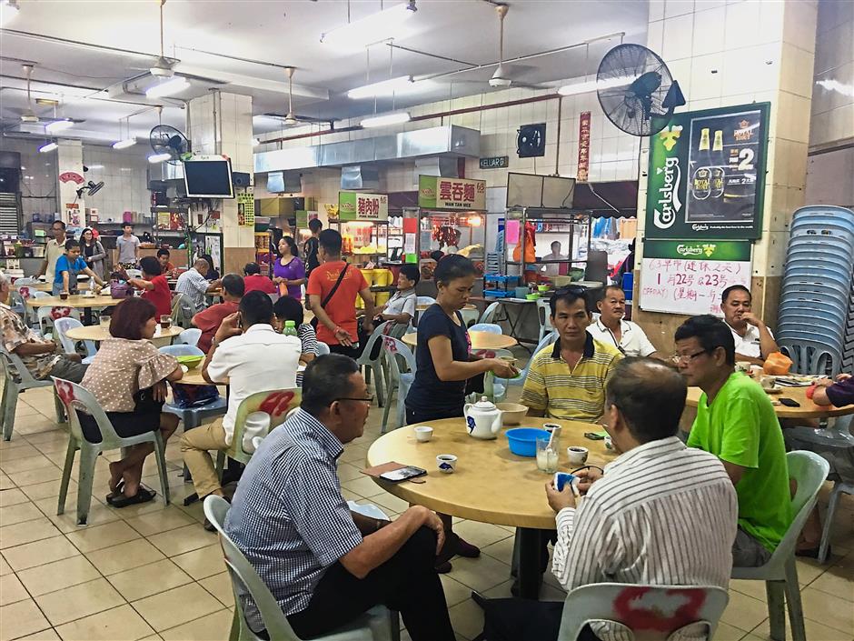 The crowd at Kong Kee wantan mee in Taman Usahawan Kepong.