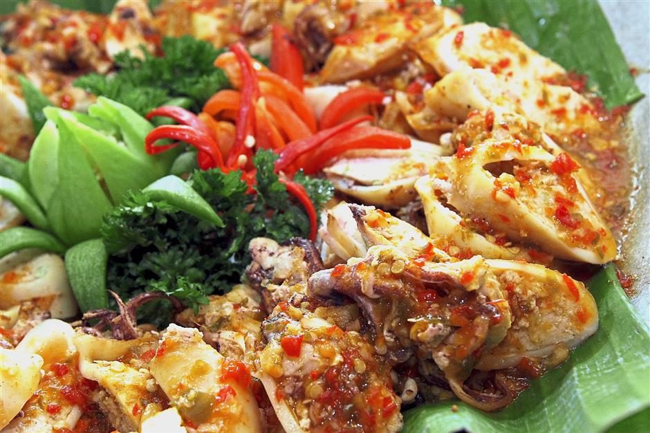 (Right) Sotong Sumbat Sos Pedas.