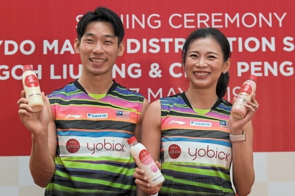 Badminton Peng Soon Liu Ying Get Big Boo T From Yobick The Star