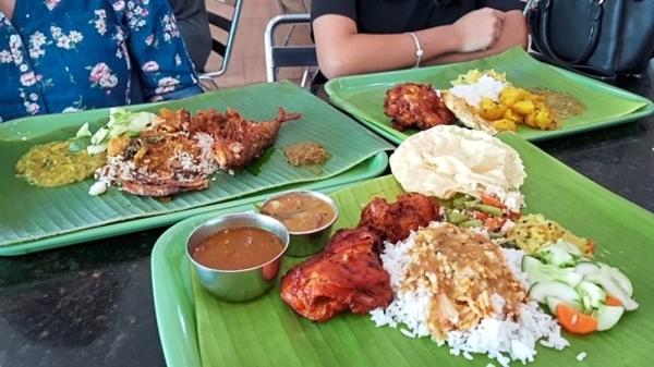 At Bigreen Leaf Restaurant, diners are spoilt for choice with up to 14 vegetarian and non-vegetarian dishes to choose from.
