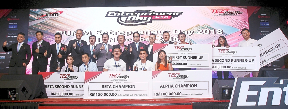 (From sixth left) Ang, Sungei Pelek assemblyman Ronnie Liu and See with the Alpha and Beta winners of the The Entrepreneur Colosseum.