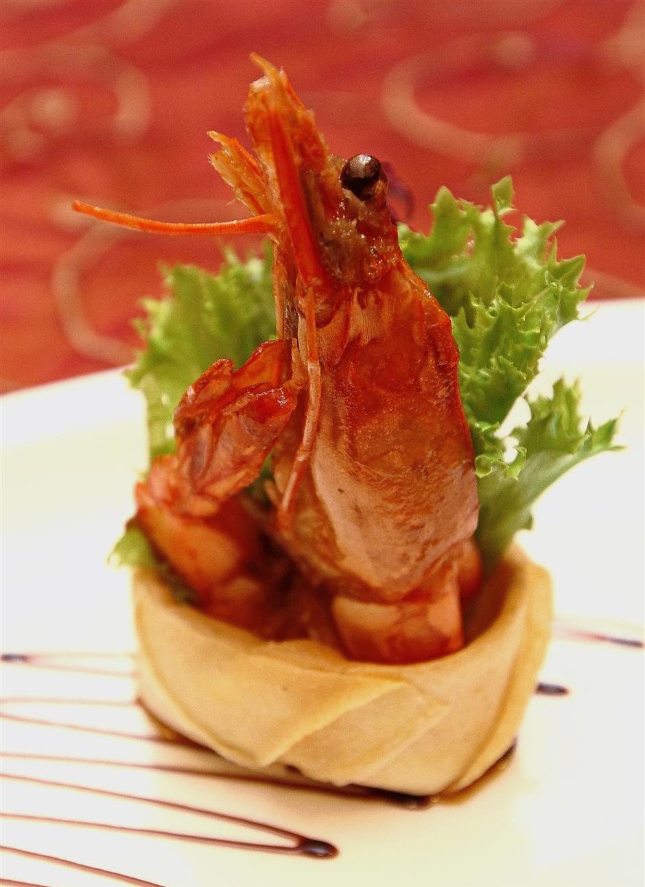 Wok-Fried Jumbo Prawn with Golden Garlic and Superior Stock Sauce.