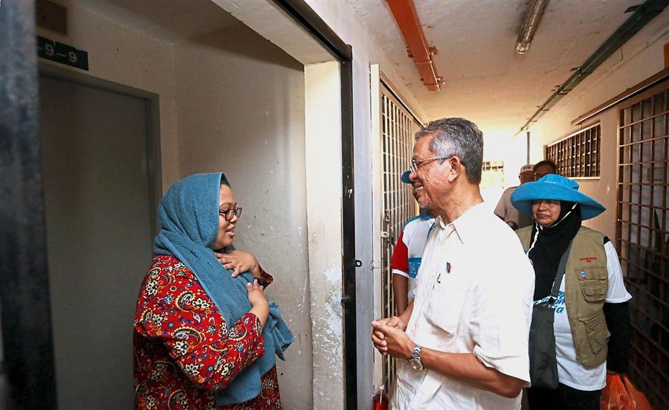 Bandar Tun Razak Candidate Learns About Voters Needs On Walkabout The Star