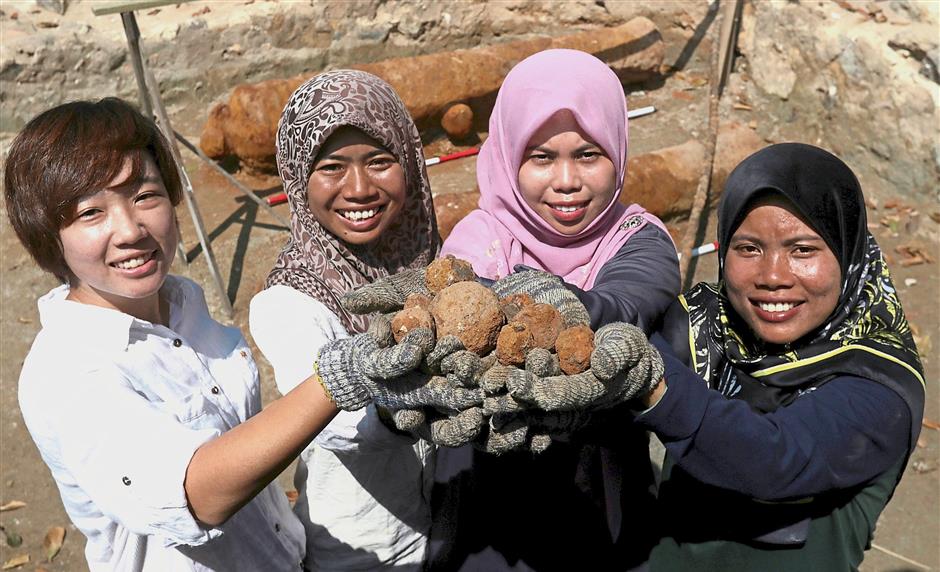 : (BRIEF CAPTION) Archaeology (from left to right) Saw Chaw Yeh,26, Noridayu Bakry,28, Nurulnatasha Azman,28 and Suhana Yusof,32 showing the nine cannonballs that their team found near the two cannons belived to be over 200 years old at Fort Cornwallis in George Town,Penang. Pic by: ZHAFARAN NASIB/The Star/ 4 March 2018